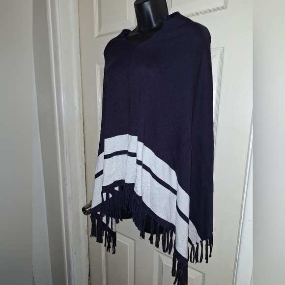 Top it off shawl one size - Picture 2 of 5